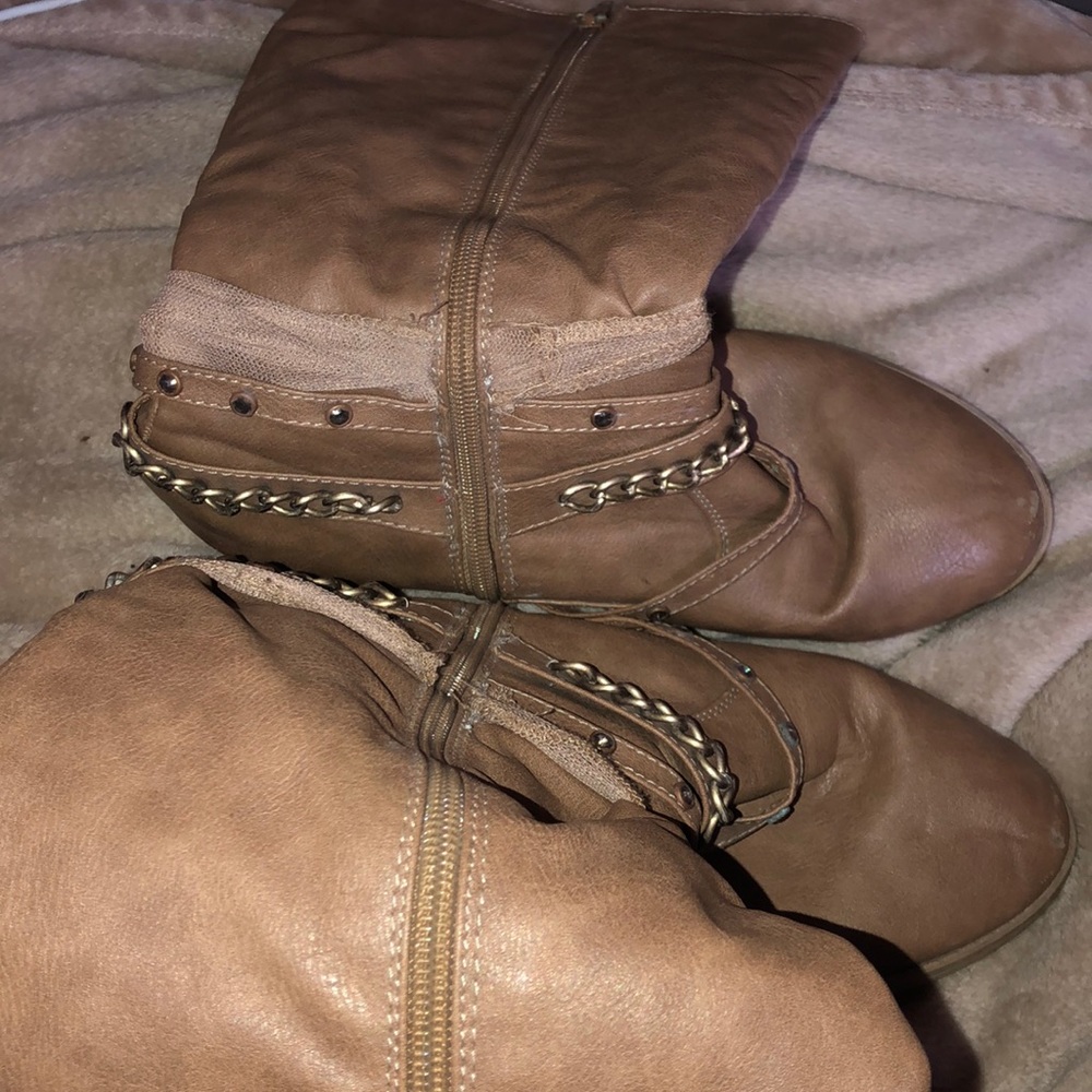 Boots - Picture 3 of 5